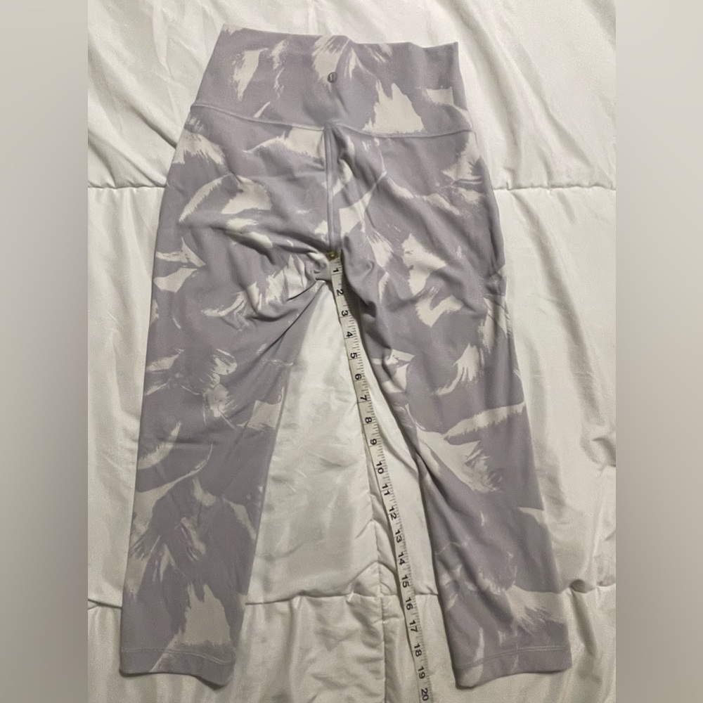 NWOT Lululemon Athletic Wunder Under HR Crop Yoga Pants silver and Lilac